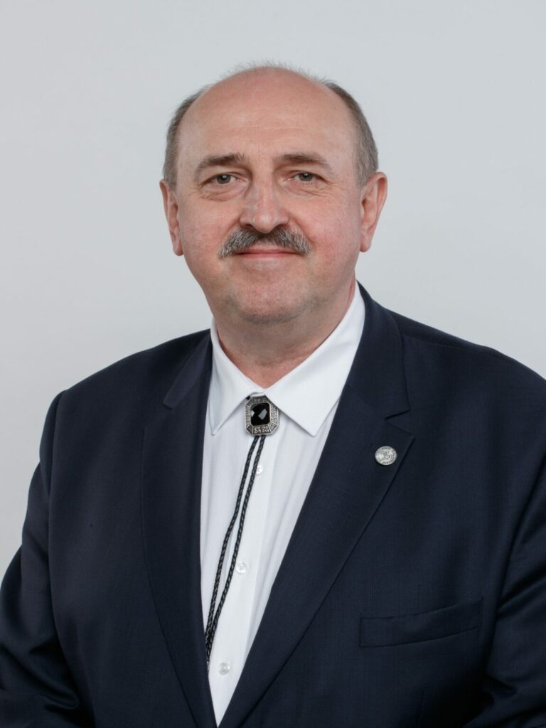 Tomasz-Wisniewski-IEiF-1152x1536-1-768x1024 Tomasz-Wisniewski-IEiF-1152x1536-1-768x1024